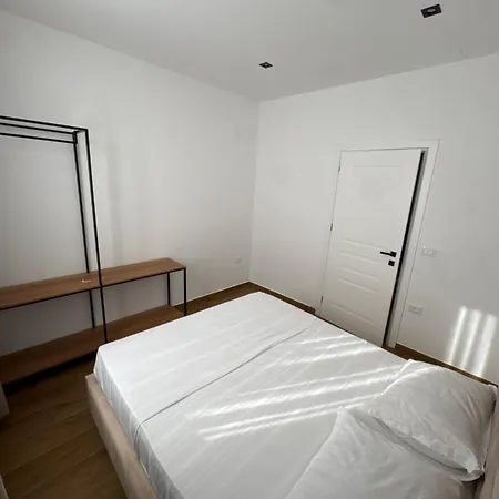 Riverside Apartment Tragjas