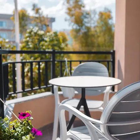 Apartamento Riverside Tragjas