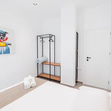 Apartamento Riverside Tragjas