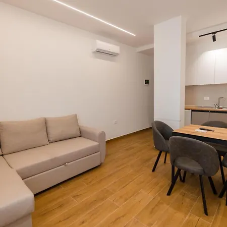 Riverside Apartamento Tragjas