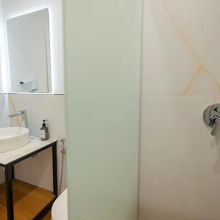 Apartamento Riverside Tragjas
