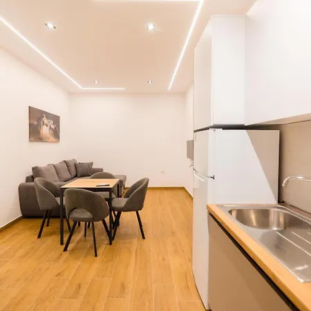 Riverside Apartamento Tragjas